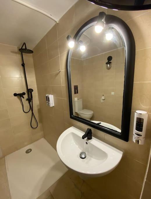 Apartment Ruzafa Roots, 12 Min To Centre, Smart Tv, Wine Valencia