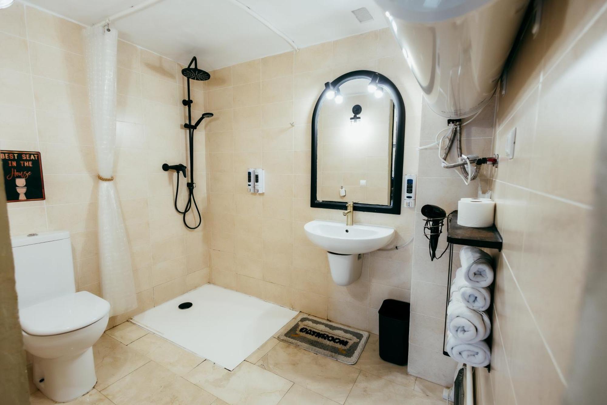 Ruzafa Roots, 12 Min To Centre, Smart Tv, Wine Appartement *