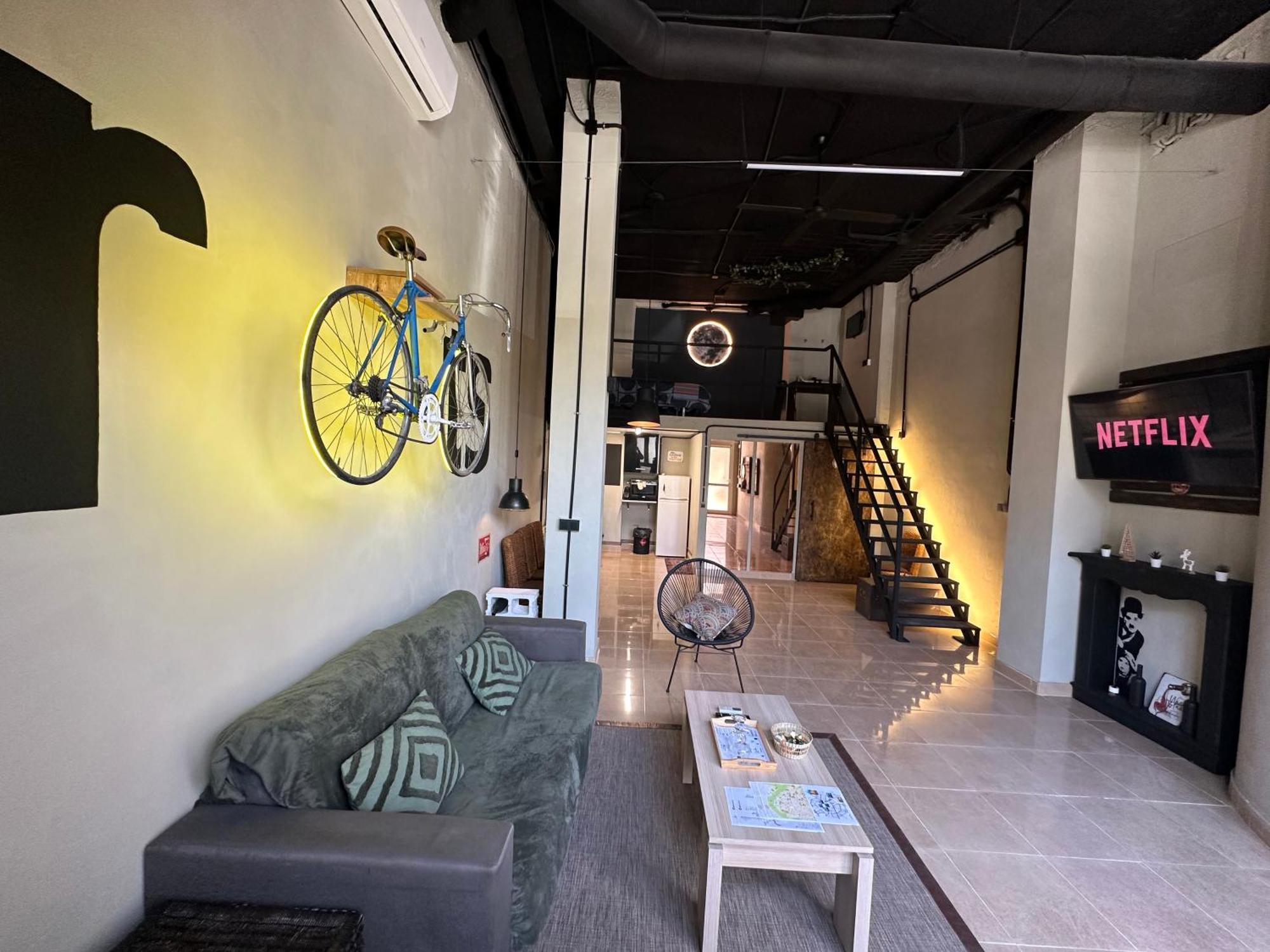 Ruzafa Roots, 12 Min To Centre, Smart Tv, Wine Apartment *